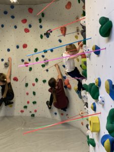 Mehr über den Artikel erfahren Freie Plätze in unserem Kleinkinder-Boulderkurs (4 bis 6 Jahre)